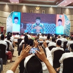 Ketua Umum PBNU KH. Said Aqil Siraj saat mendoakan pasangan Qosim-Alif melalui video conference dalam acara deklarasi QA. foto: SYUHUD/ BANGSAONLINE 