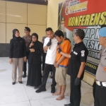 Pelaku saat gelaran rilis pers di Polresta Sidoarjo