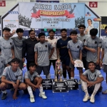 Tim futsal SMA Antartika Sidoarjo yang memenangkan juara I Turnamen Futsal Rizki Sadig Championship di GOR ITS Surabaya. Foto: bangsaonline