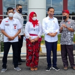 Ketua DPC Relawan Bara Nusa Pamekasan, Agus Sujarwadi (kanan) saat bertemu Presiden Joko Widodo.