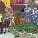 Pos Pengamanan bertema Avengers yang dibuat Polres Blitar di Jalan Raya Brongkos Kesamben.