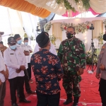 Tim Satgas Covid-19 Kecamatan Mojowarno saat membubarkan acara hajatan di Desa Sidokerto. (foto: ist)