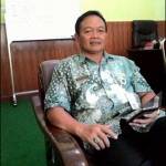 Darmadji, Kepala Badan Pemberdayaan masyarakat dan Pemerintahan Desa (BPMPD) Kabupaten Jombang saat ditemui di kantornya, Selasa (17/06). foto: romza/ BANGSAONLINE