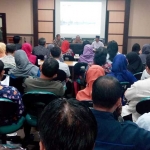 DPM PTSP Gresik saat menyosialisasikan aplikasi m-SIPADDU.