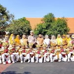 Wali Kota Pasuruan saat bersama Pocil atau Polisi Cilik yang akan bertanding di tingkat provinsi.
