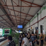 Suasana Stasiun Madiun yang dipadati penumpang