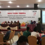 Suasana pleno terbuka rekapitulasi dan penetapan DPT Kabupaten Tuban untuk Pemilu tahun 2019 di Resto Kayu Manis. foto: GUNAWAN/ BANGSAONLINE