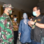 Pangdam V/Brawijaya, Mayjen TNI Widodo Iryansyah, S.Sos, saat meninjau RS Indrapura, Surabaya, Senin (25/5/2020). foto: ist/ bangsaonline.com