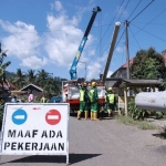 Pilar beton yang tiba di Bandealit