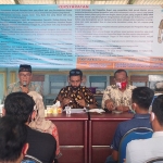 Pemdes Ngerong Kecamatan Gempol bersama dengan panitia mengundang kontestan peserta penjaringan di aula kantor desa setempat, Selasa (6/10/2020). (foto: ist).