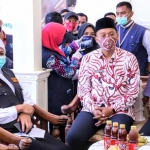 Gubernur Khofifah melihat langsung pendataan Sensus Penduduk 2020 oleh petugas di Kabupaten Sumenep.