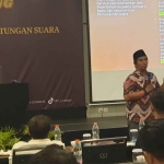 Komisioner KPU Surabaya, Subairi, saat sosialiasi Pemilu 2024.