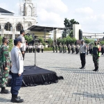 Kapolresta Sidoarjo Kombespol. Sumardji saat memimpin Apel Gelar Pasukan Operasi Ketupat Semeru 2021 di Polresta Sidoarjo, Rabu (5/5/2021).