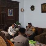 Kapolres Pasuruan saat sowan ke Pengasuh Pondok Pesantren Ngalah.