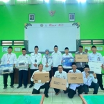 Penyerahan bantuan laptop dan printer untuk 16 KUA.
