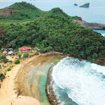 Wisata Pantai Batu Bekuang Malang