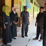 Sidak anggota komisi D DPRD Nganjuk di SDN Banaran Kecamatan Bagor.foto: soewandito/BANGSAONLINE