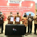 Kadin Jawa Timur melakukan penandatangan Nota Kesepahaman (MoU) dengan ITTelkom Surabaya, Rabu (2/12/20). 