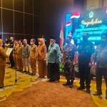 Wakil Bupati Gresik, Aminatun Habibah, saat mengukuhkan Komite Komunikasi Digital. Foto: Ist