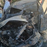 Mobil Honda Jazz L-1361-CBD yang mengalami kecelakaan hingga terbakar di Jalan Manyar Kertoarjo 26 Surabaya. Foto: Dok. Satreskrim Polrestabes Surabaya