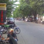 Gapura pintu masuk sentra PKL, di Jalan Kapten  Dulasem, Kebomas. foto: SYUHUD/ BANGSAONLINE