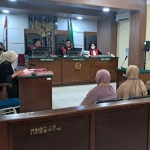 Persidangan kasus dugaan penipuan pelunasan kredit di Bank Plat Merah berkedok Surat Berharga Kedaulatan Keuangan Negara (SBKKN).