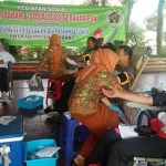 Donor darah di Alun-alun Jombang.