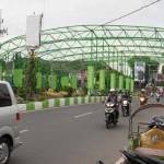 Pergola di jembatan Jagung Suprapto yang dipermasalahkan komisi C. foto: tuhu/BANGSAONLINE