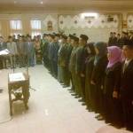 Bupati Sambari saat mutasi pejabat pada periode I pemerintahannya. foto: syuhud/ BANGSAONLINE