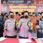 Kapolresta Sidoarjo, Kombes Pol Kusumo Wahyu Bintoro, saat konferensi pers terkait pengeroyokan antarperguruan silat di Kota Delta.