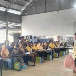 Ketua DPD Golkar Gresik, Wongso Negoro, saat memberi arahan kepada kader dalam Musdes serentak se-Kecamatan Menganti. Foto: Ist