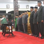 Bupati Nganjuk Drs. H. Novi Rahman Hidayat saat melantik 12 pejabat eselon. foto: BAMBANG/ BANGSAONLINE