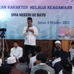 Kepala SMAN 2 Kota Batu Anto Dwi Cahyono saat membuka Peringatan Maulid Nabi Muhammad SAW.