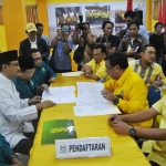 Gus Ipul daftar sebagai bakal cagub Jatim ke Partai Golkar, Senin (7/8). foto: DIDI ROSADI/ BANGSAONLINE