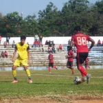 Pemain PSMP saat melakukan penyerangan. (soffan soffa/BO)