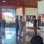 Bupati Pamekasan Baddrut Tamam saat melantik 411pejabat di lingkup Pemkab Pamekasan di Mandhapa Agung Ronggosukowati, Kamis (14/01/21). 