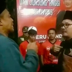 Tangkapan layar saat Kapolsek Purwosari AKP Hudi Suprianto (kiri) dan Kepala Desa Martopuro Rianto saat ribut terkait perizinan.