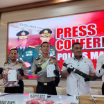 Kapolres Madiun beserta jajaran saat menunjukkan barang bukti dalam konferensi pers ungkap kasus pembunuhan wanita di Saradan