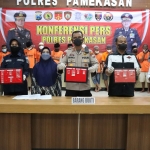 Kapolres AKBP Roqib Triyanto (tengah) didampingi Kasatnarkoba AKP Junairi Tito Atmojo dan Kasihumas AKP Nining Dyah saat konferensi pers hasil operasi tumpas narkoba, Rabu (7/9/2022).