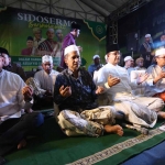 Anies Baswedan saat menghadiri Sidosermo Bersholawat dan Haul Sayyid Sulaiman Mojoagung di Surabaya. Foto: Ist