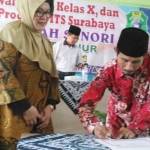 Penandatanganan MoU antara ITS Surabaya dengan MA Islamiyah Senori dalam saat launching Prodistik. foto: SUWANDI/ BANGSAONLINE