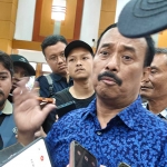 Samanhudi Anwar ketika memberi keterangan ke awak media usai terpilih sebagai Ketua KONI Kota Blitar periode 2026-2031.