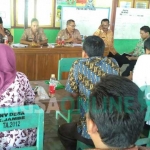 12 pemdes di Kecamatan Singgahan saat menerima pembinaan. foto: AHMAD/ BANGSAONLINE