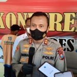 Kapolres Tuban, AKBP Darman, saat memberikan penjelasan terkait pengamanan Nataru, Ahad (12/12).