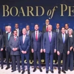 Presiden RI Prabowo Subianto paling pinggir saat foto bersama Presiden Amerika Serikat (AS) dan petinggi negara yang tergabung dalam Board of Peace di Whasington DC Amerika Serikat. Foto: NPR.org