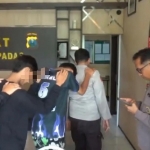 Para pelajar pelaku pelemparan bus saat diamankan di Polsek Padas.