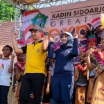 Kapolresta Sidoarjo Kombes Pol. Zain Dwi Nugroho saat mengikuti Tari Sajojo.