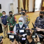 Gubernur Jawa Timur Khofifah Indar Parawansa saat Media Gathering di Gedung Negara Grahadi Surabaya, Sabtu (26/12). foto: ist/ bangsaonline.com