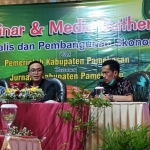 Bupati Pamekasan Baddrut Tamam saat mengisi seminar dan media gathering di Hotel Batu Spenser Malang.