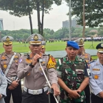 Dirlantas Polda Jatim, Kombes Pol Iwan Saktiadi, saat memberi keterangan terkait Operasi Zebra Semeru 2025.